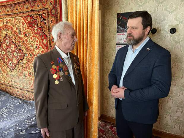 Юрий Станкевич поздравил ветеранов с Днём защитника Отечества