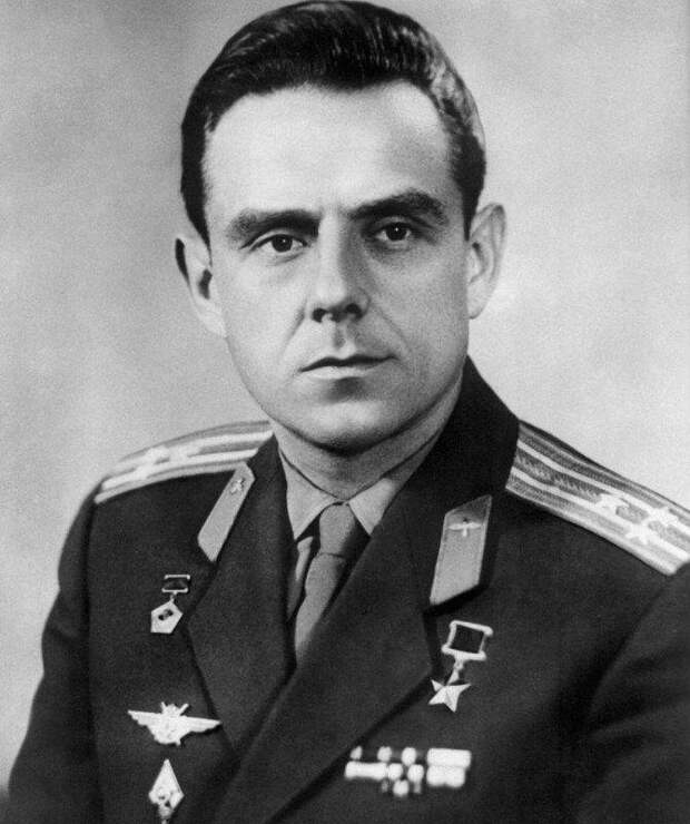 Владимир Михайлович Комаров – советский летчик-космонавт, дважды Герой Советского Союза