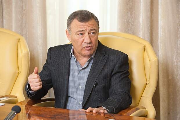 Смп банк ротенберг. Банки ротенберга. Братья ротенберг. Банки ротенберга. Банки ротенберга.