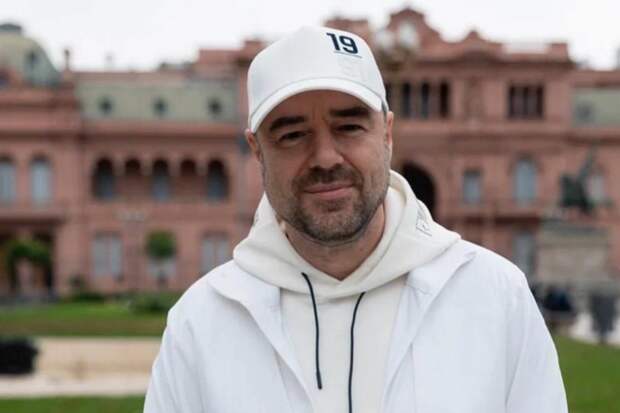 Возлюбленный Дибровой Роман Товстик получил от бизнеса 220 млн рублей в 2025 году