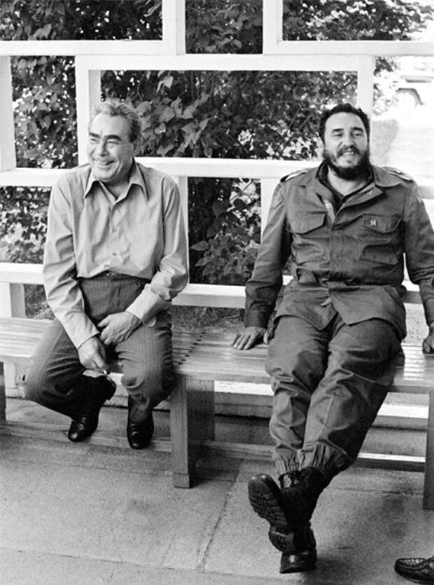 Л. И. Брежнев и Фидель Кастро. Автор Мусаэльян Владимир, 1972.jpg Л. И. Брежнев и Фидель Кастро. Автор Мусаэльян Владимир, 1972.jpg