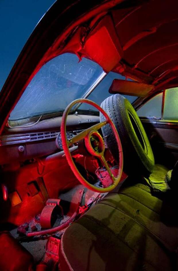 Подборка брошенных автомобилей (42 фото) Подборка брошенных автомобилей (42 фото)