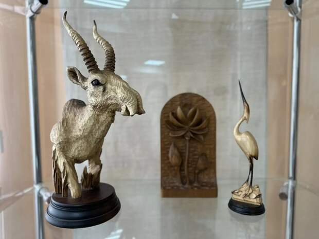 Астраханцы могут полюбоваться на осетра и сайгака – деревянных