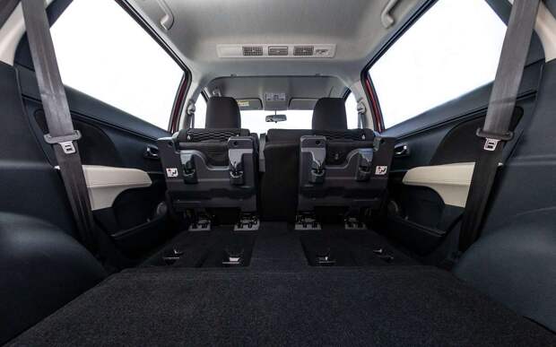 В продажу вышла надежная семейная Toyota: она намного дешевле Tenet и Geely