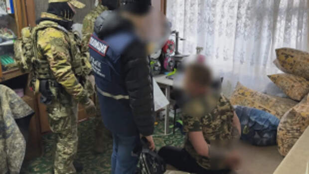 В Брянске за хищение почти полумиллиона рублей у участника СВО задержаны лжевоенный и его сообщник