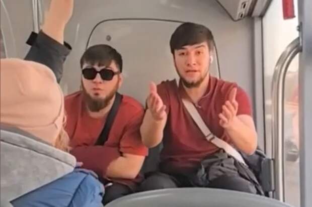 «Насиска ты»: бородатые «зайцы» отказались оплачивать проезд и устроили скандал в столичном автобусе