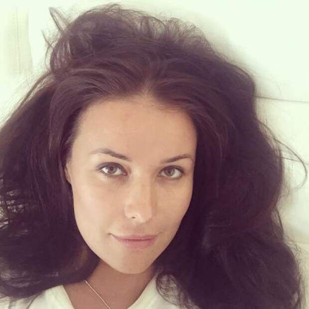 Оксана ФедороваКогда бывшая Мисс мира опубликовала снимок без макияжа, поклонники не сразу узнали ее, и это при том, что остатки косметики на ней все-таки были.