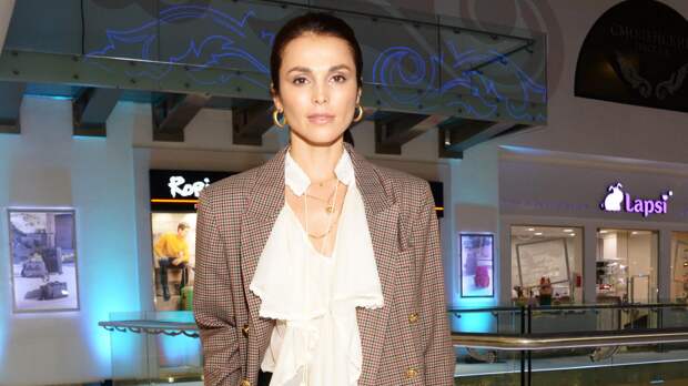 Сати Казанова рассказала о воспалении глаза, которое едва не закончилось операцией