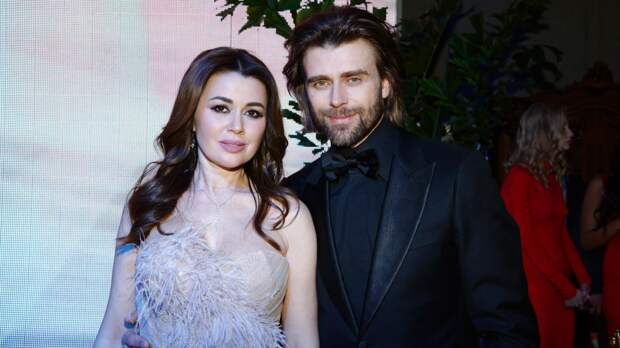 Пётр Чернышёв посетил могилу Анастасии Заворотнюк в её день рождения: видео Super