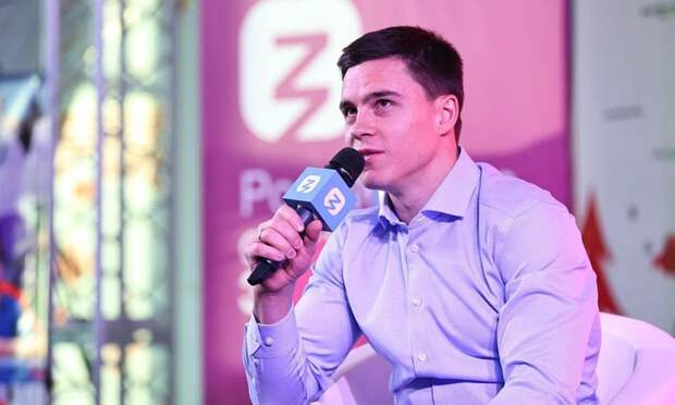 «Бабушка „отстояла“ меня у дедушки-футболиста»: гимнаст Никита Нагорный приехал в Архангельск