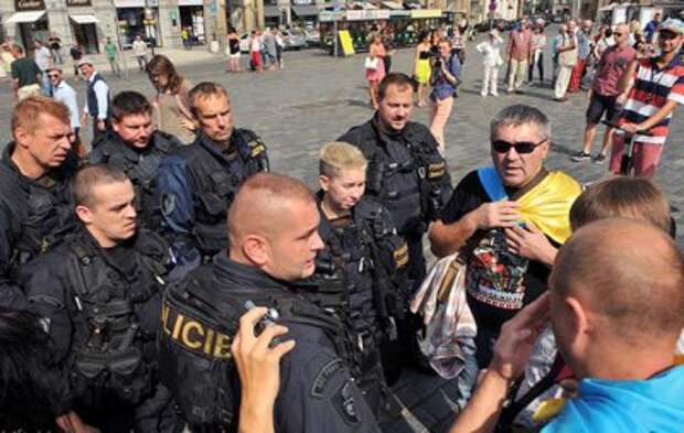 Пражанам уже надоели вылазки украинских нацистов...