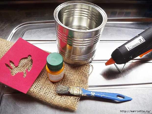 Декорирование железной банки мешковиной и пасхальным зайчиком (1) (600x450, 150Kb)