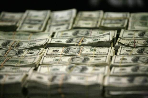 ЦБ РФ установил курс доллара США на сегодня в размере 73,1886 руб., евро - 82,93 руб. 