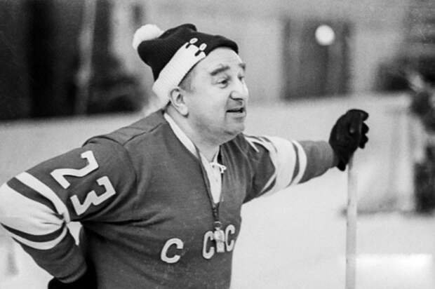 Тренер сборной команды СССР по хоккею с шайбой, февраль 1970 года