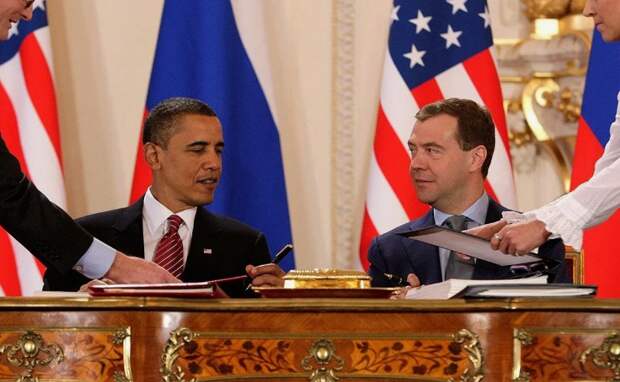 «США ведут себя глупо» – британский профессор боится, что в полночь наступит Апокалипсис