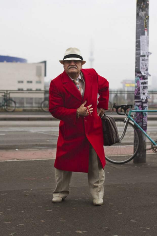 Фотограф снимает стильные наряды 83-летнего портного-модника каждое утро