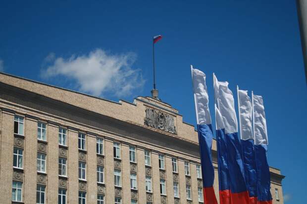 Обломки беспилотника повредили машину и постройку в Орловской области