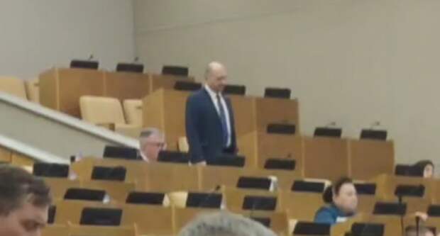 «Не го-ло-су-ем!» Госдума саботировала важное голосование по денежным переводам мигрантов в свои страны