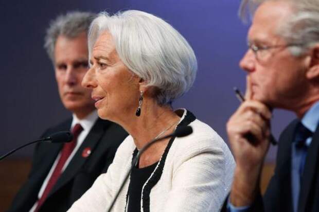 International Monetary Fund (IMF) Managing Director Christine Lagarde is flanked by First Deputy Managing Director David Lipton (L) and Director of Communications Gerry Rice (R) as she answers questions at a news conference during the IMF-World Bank annual meetings in Washington October 9, 2014.  REUTERS/Jonathan Ernst
