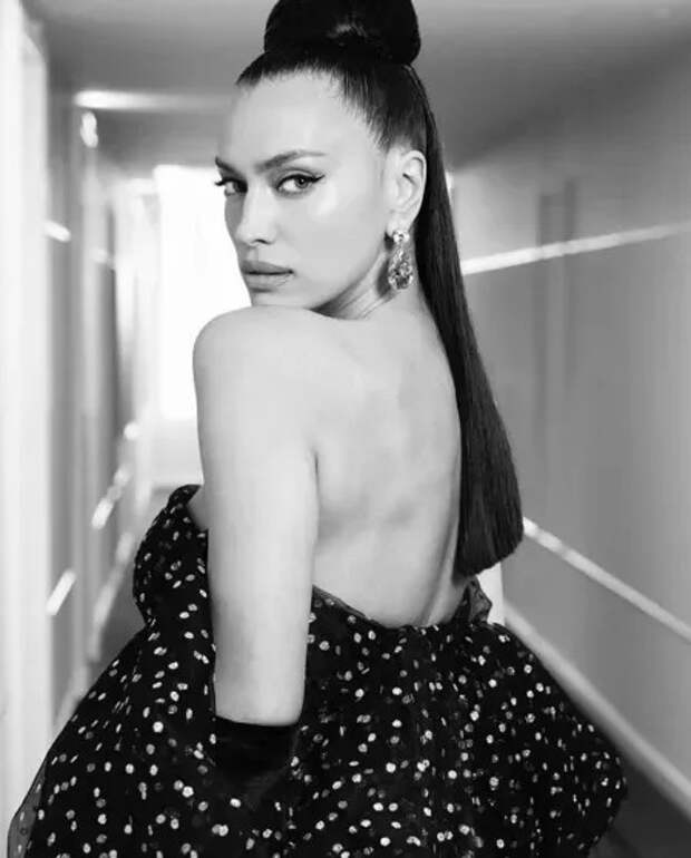 Ирина Шейк в Armani Privé