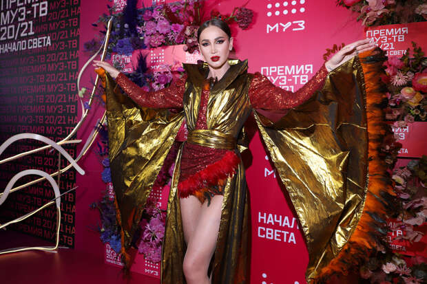 Стилист Бузовой дерзко ответил хейтерам: «Люди думают, что они самые умные!»