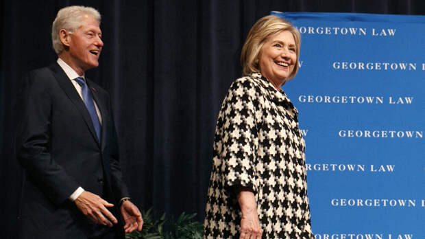 Американист Дудаков счел маловероятным суд над Клинтонами из-за Эпштейна