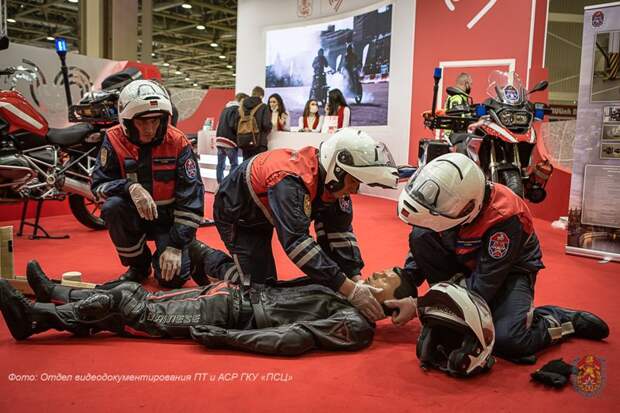 Специалисты Пожарно-спасательного центра приняли участие в выставке «Мотовесна-2021»