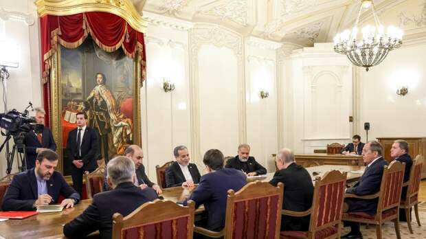 Ушаков: Россия изучит сигналы от Аракчи, а также от США и Израиля