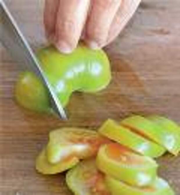 Фото приготовления рецепта: Жареные зеленые помидоры, шаг №1