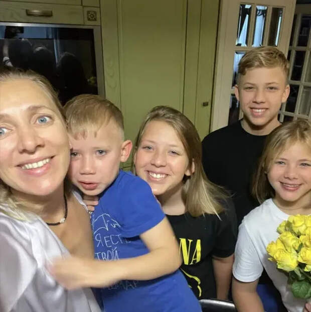 Анна Осокина с детьми