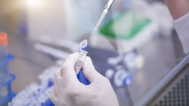 В Петербурге выявили 1297 случаев COVID-19 за сутки