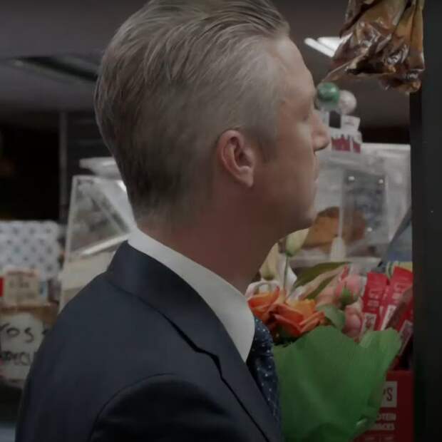 Carisi buying flowers for Rollins on Law & Order; SVU Season 26 Episode 8