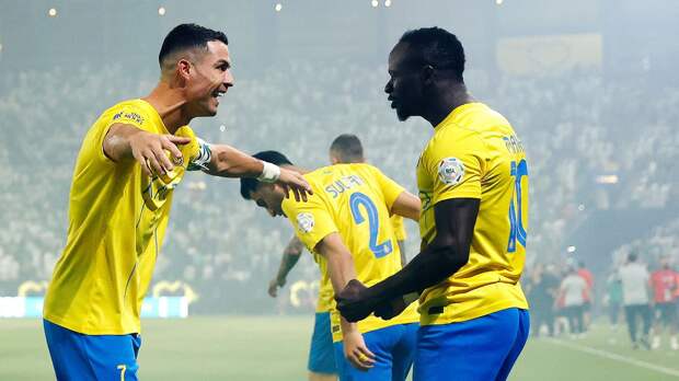 Роналду вручил Мане торт в честь победы на Кубке Африки