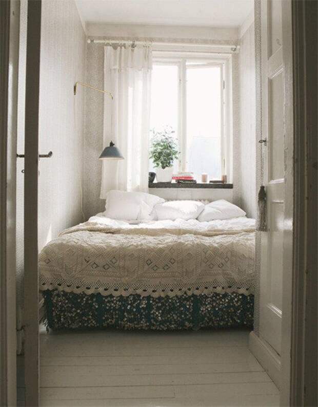 Дизайн спальни с плетеным изголовьем