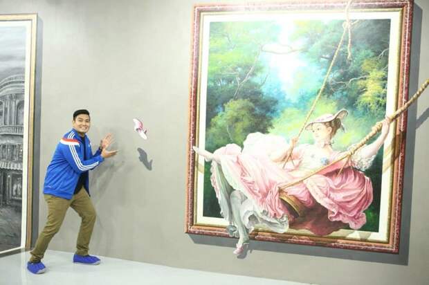 Экскурсия по музею с трехмерными картинами