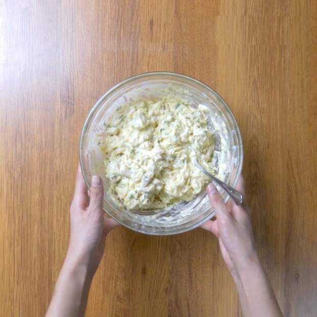 Вместо бутербродов: булочка с куриной грудкой и сыром