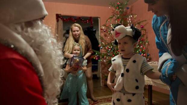 Чтец на табуретке. Новогодняя шпаргалка для впадающих в детство