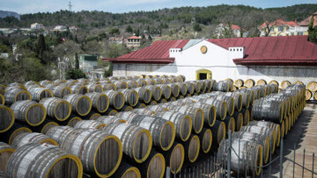 Винодельческий завод Массандра в Крыму. Архивное фото
