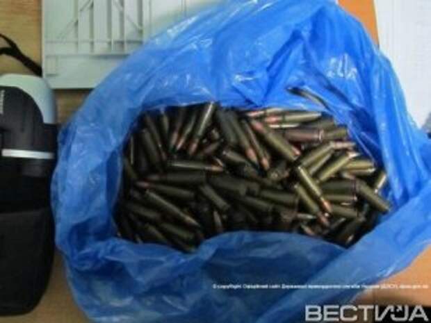 Пограничники задержали жителей Луганщины, перевозивших боеприпасы Пограничники задержали жителей Луганщины, перевозивших боеприпасы