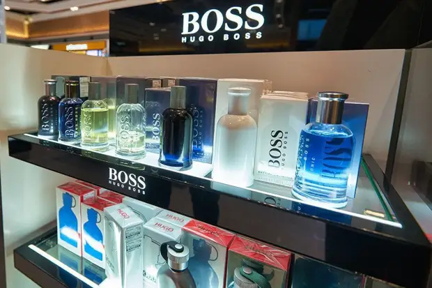 Владелец Max Factor и Hugo Boss заявил об уходе из России