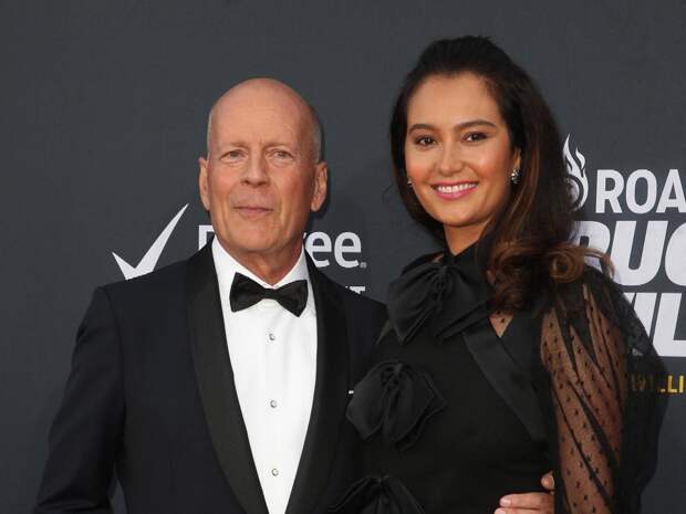 Брюс Уиллис не знает, что болен деменцией