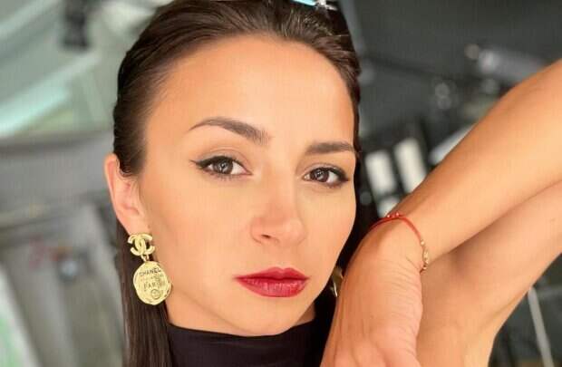 Гвоздева из «Танців з зірками» покорила видом в приспущенном платье: «Восхищаюсь вами!»