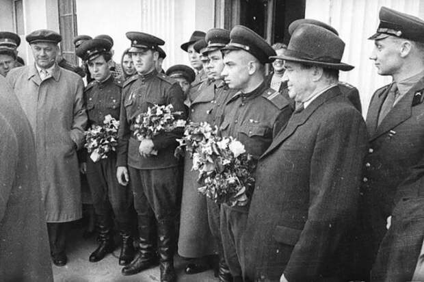 Выжившие. Как четверо советских моряков провели 49 дней в океане без еды Выжившие. Как четверо советских моряков провели 49 дней в океане без еды подвиг, страницы истории, чтобы помнили