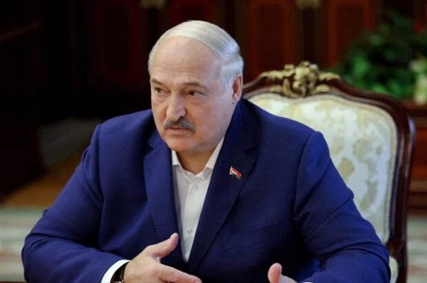 Лукашенко сравнил новый белорусский трактор с космическим кораблем
