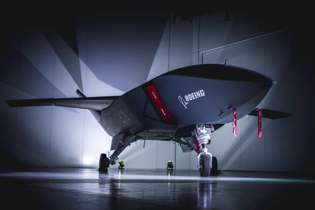 Австралийское подразделение Boeing совместно с ВВС страны показали первый экземпляр беспилотного истребителя Loyal Wingman (“Верный ведомый”)