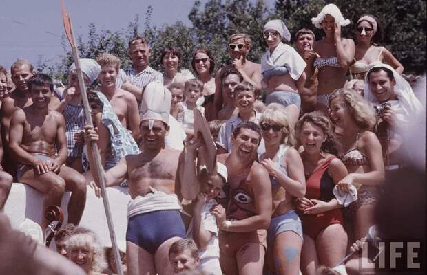 sovietyouth20 Советская молодежь 60 х на пляже: фотографии Билла Эпприджа