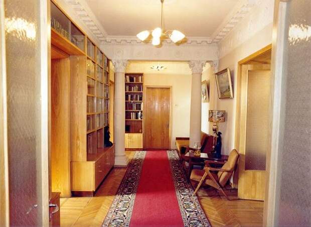 Прихожая квартира Ю.В.Андропова.
