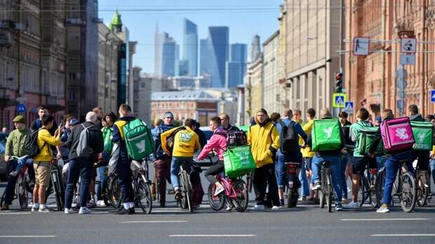 «Ничего, гномики ещё накопают»: зарплата курьеров невольно вскрыла совсем «некурьерские» проблемы россиян