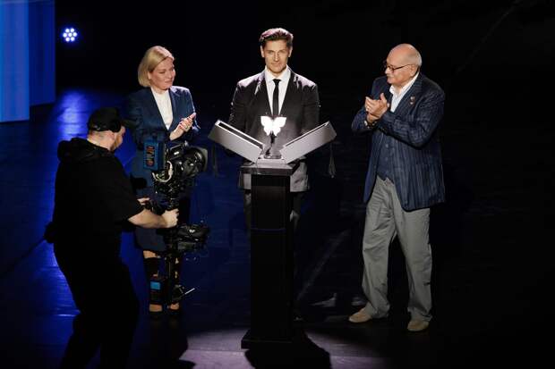 Сергей Безруков и Владимир Хотиненко вошли в состав экспертного совета Евразийской кинопремии «Бриллиантовая бабочка» Сергей Безруков и Владимир Хотиненко вошли в состав экспертного совета Евразийской кинопремии «Бриллиантовая бабочка»