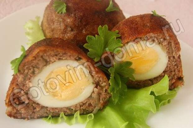 Мясные колобки с яйцом
